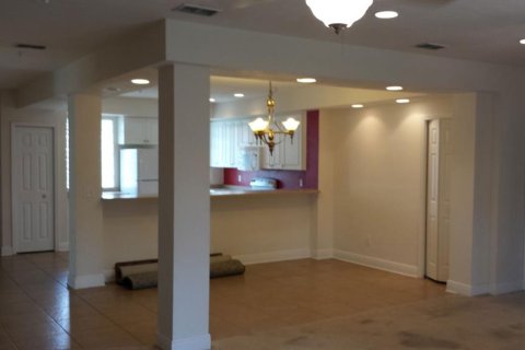 Condo in Gainesville, Florida, 2 bedrooms № 2234471 - photo 5