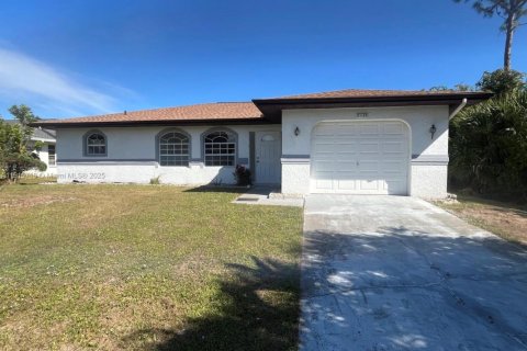 Casa en alquiler en Port Charlotte, Florida, 3 dormitorios № 1971800 - foto 1