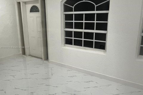 Casa en alquiler en Port Charlotte, Florida, 3 dormitorios № 1971800 - foto 11