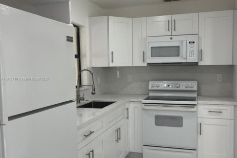 Casa en alquiler en Port Charlotte, Florida, 3 dormitorios № 1971800 - foto 4