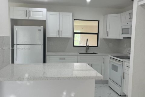 Casa en alquiler en Port Charlotte, Florida, 3 dormitorios № 1971800 - foto 3