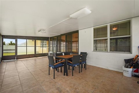 Villa ou maison à vendre à Kissimmee, Floride: 4 chambres, 255.85 m2 № 2258426 - photo 14