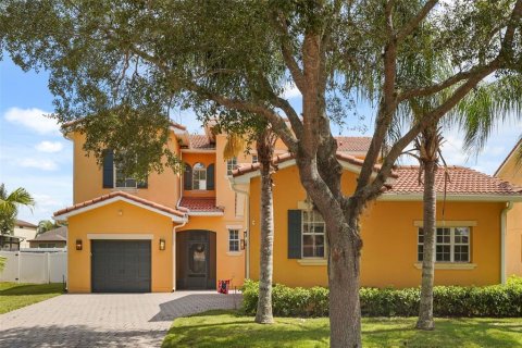 Villa ou maison à vendre à Kissimmee, Floride: 4 chambres, 255.85 m2 № 2258426 - photo 3