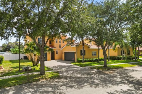 Villa ou maison à vendre à Kissimmee, Floride: 4 chambres, 255.85 m2 № 2258426 - photo 6