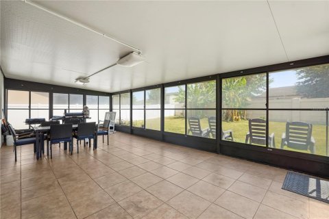 Villa ou maison à vendre à Kissimmee, Floride: 4 chambres, 255.85 m2 № 2258426 - photo 12