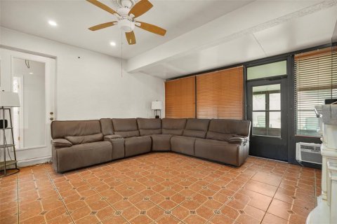 Villa ou maison à vendre à Kissimmee, Floride: 4 chambres, 255.85 m2 № 2258426 - photo 18
