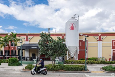 Снять в аренду таунхаус в Окленд-Парк, Флорида 3 спальни, № 2063702 - фото 13