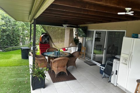 House in Hollywood, Florida 3 bedrooms, 156.73 sq.m. № 1709001 - photo 16