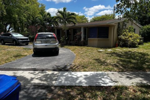 House in Hollywood, Florida 3 bedrooms, 156.73 sq.m. № 1709001 - photo 8