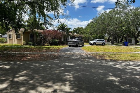 House in Hollywood, Florida 3 bedrooms, 156.73 sq.m. № 1709001 - photo 6