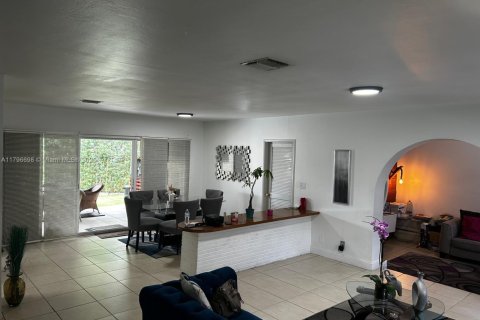 House in Hollywood, Florida 3 bedrooms, 156.73 sq.m. № 1709001 - photo 25