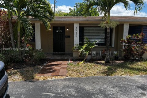 House in Hollywood, Florida 3 bedrooms, 156.73 sq.m. № 1709001 - photo 5