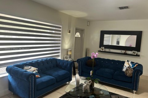 House in Hollywood, Florida 3 bedrooms, 156.73 sq.m. № 1709001 - photo 27