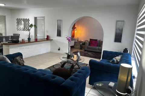 House in Hollywood, Florida 3 bedrooms, 156.73 sq.m. № 1709001 - photo 24