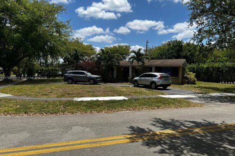 House in Hollywood, Florida 3 bedrooms, 156.73 sq.m. № 1709001 - photo 7