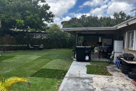 House in Hollywood, Florida 3 bedrooms, 156.73 sq.m. № 1709001 - photo 15