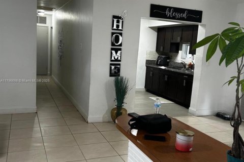House in Hollywood, Florida 3 bedrooms, 156.73 sq.m. № 1709001 - photo 26
