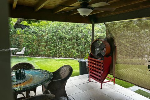 House in Hollywood, Florida 3 bedrooms, 156.73 sq.m. № 1709001 - photo 20