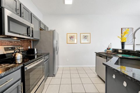 Touwnhouse à vendre à Kissimmee, Floride: 4 chambres, 151.99 m2 № 2400981 - photo 11