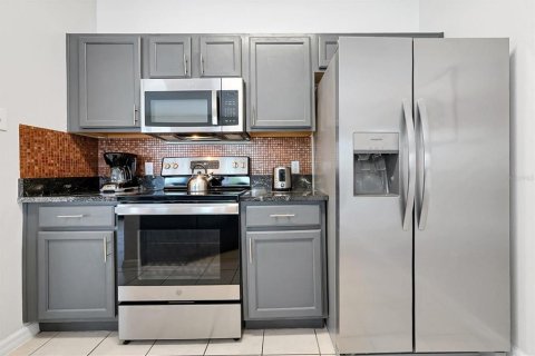 Touwnhouse à vendre à Kissimmee, Floride: 4 chambres, 151.99 m2 № 2400981 - photo 12