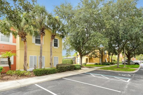Touwnhouse à vendre à Kissimmee, Floride: 4 chambres, 151.99 m2 № 2400981 - photo 3