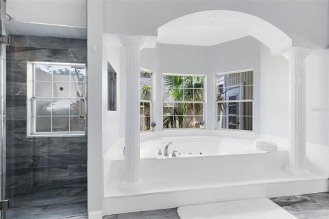 House in Winter Springs, Florida 4 bedrooms, 279.08 sq.m. № 1761081 - photo 5