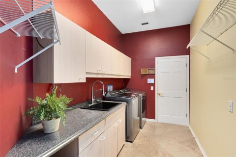 House in Winter Springs, Florida 4 bedrooms, 279.08 sq.m. № 1761081 - photo 21