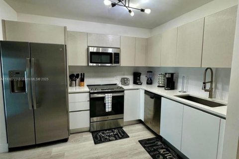 Touwnhouse à vendre à Miami, Floride: 89.56 m2 № 1937515 - photo 8