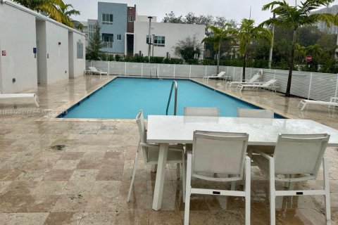 Adosado en venta en Miami, Florida, 89.56 m2 № 1937515 - foto 12