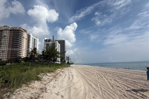 Copropriété à vendre à Hallandale Beach, Floride: 1 chambre, 81.57 m2 № 1977811 - photo 26