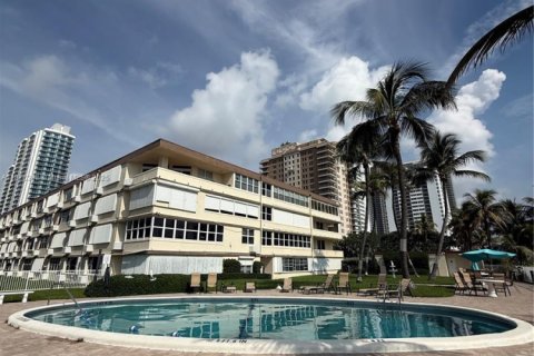 Copropriété à vendre à Hallandale Beach, Floride: 1 chambre, 81.57 m2 № 1977811 - photo 1