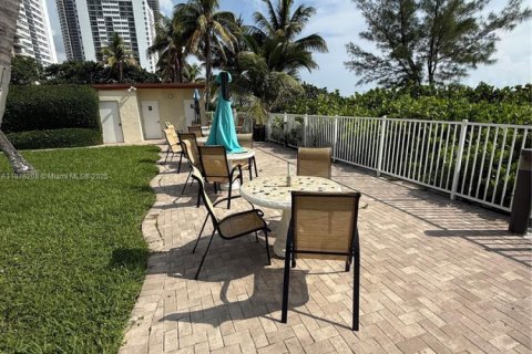 Copropriété à vendre à Hallandale Beach, Floride: 1 chambre, 81.57 m2 № 1977811 - photo 27