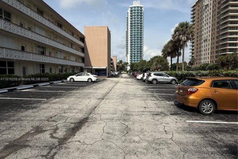 Copropriété à vendre à Hallandale Beach, Floride: 1 chambre, 81.57 m2 № 1977811 - photo 9