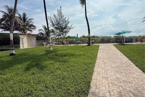 Copropriété à vendre à Hallandale Beach, Floride: 1 chambre, 81.57 m2 № 1977811 - photo 13