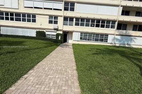 Copropriété à vendre à Hallandale Beach, Floride: 1 chambre, 81.57 m2 № 1977811 - photo 2