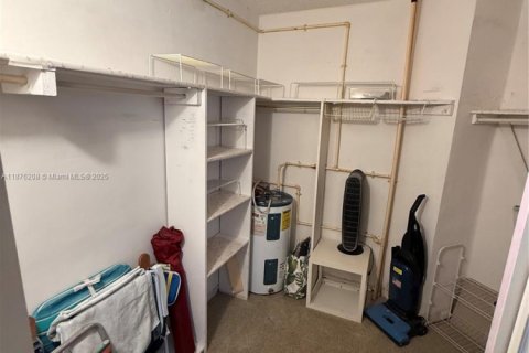 Copropriété à vendre à Hallandale Beach, Floride: 1 chambre, 81.57 m2 № 1977811 - photo 17