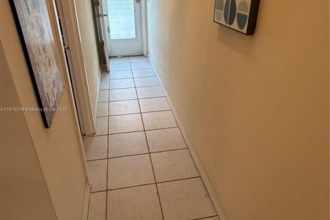 Copropriété à vendre à Hallandale Beach, Floride: 1 chambre, 81.57 m2 № 1977811 - photo 21