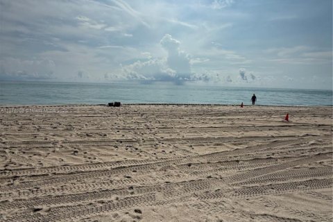 Copropriété à vendre à Hallandale Beach, Floride: 1 chambre, 81.57 m2 № 1977811 - photo 10