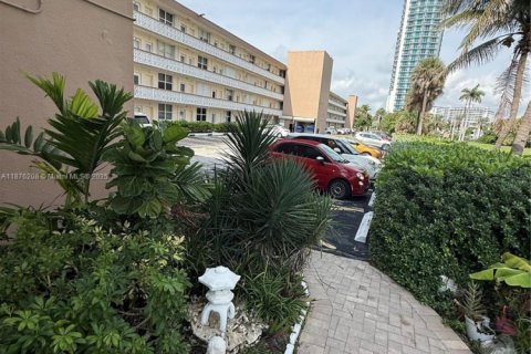 Copropriété à vendre à Hallandale Beach, Floride: 1 chambre, 81.57 m2 № 1977811 - photo 7