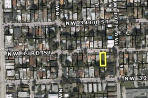Terreno en venta en Miami, Florida № 1983071 - foto 1