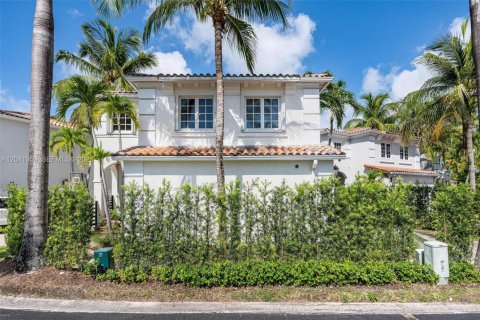 Villa ou maison à vendre à Aventura, Floride: 3 chambres, 214.23 m2 № 2253910 - photo 3