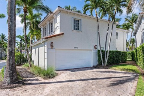Villa ou maison à vendre à Aventura, Floride: 3 chambres, 214.23 m2 № 2253910 - photo 2