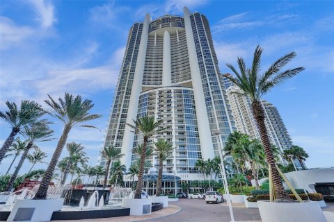 Condo in Sunny Isles Beach, Florida, 2 bedrooms  № 1862304 - photo 1