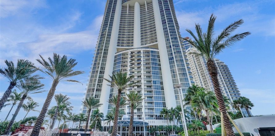Condo in Sunny Isles Beach, Florida, 2 bedrooms  № 1862304