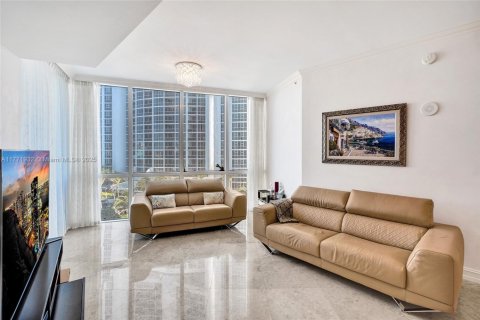 Condo in Sunny Isles Beach, Florida, 2 bedrooms  № 1862304 - photo 9