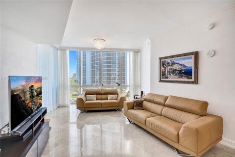 Condo in Sunny Isles Beach, Florida, 2 bedrooms  № 1862304 - photo 7