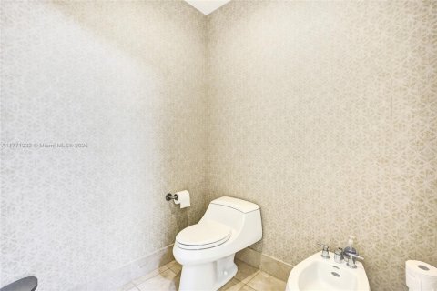 Condo in Sunny Isles Beach, Florida, 2 bedrooms  № 1862304 - photo 21