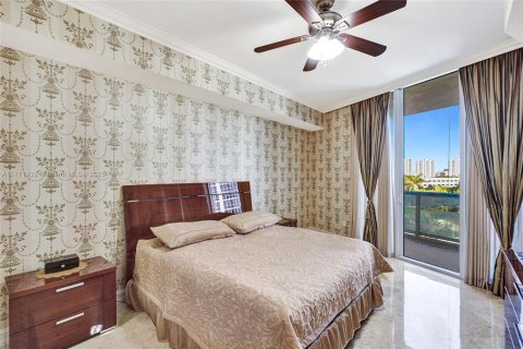 Condo in Sunny Isles Beach, Florida, 2 bedrooms  № 1862304 - photo 13