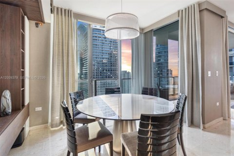 Condominio en venta en Miami, Florida, 4 dormitorios, 278.43 m2 № 2073124 - foto 17