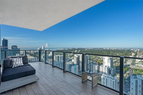 Condominio en venta en Miami, Florida, 4 dormitorios, 278.43 m2 № 2073124 - foto 26